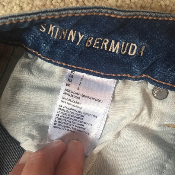 American Eagle Sz 2 Skinny Bermuda Denim Shorts - Picture 5 of 9